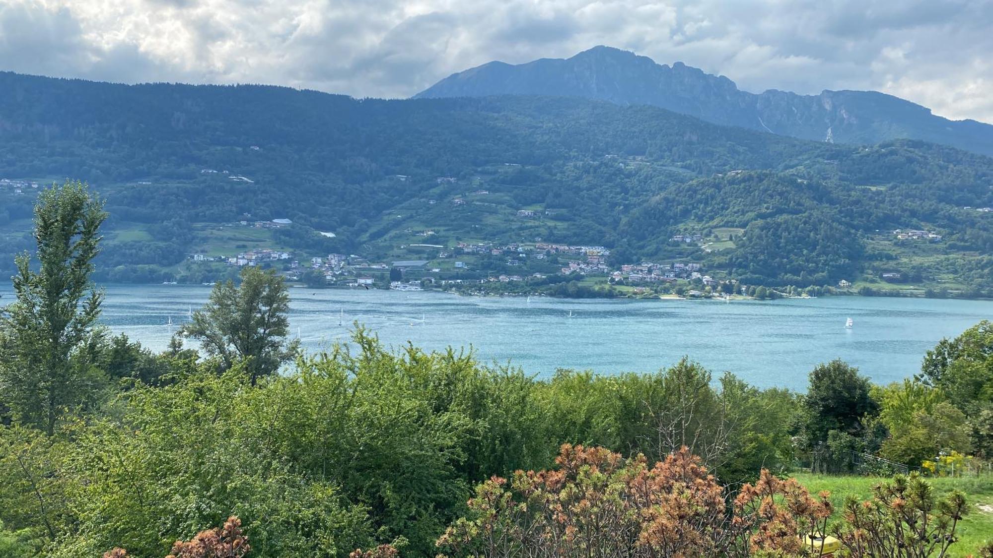 Lake Apartment Ischia Green Tenna Eksteriør bilde
